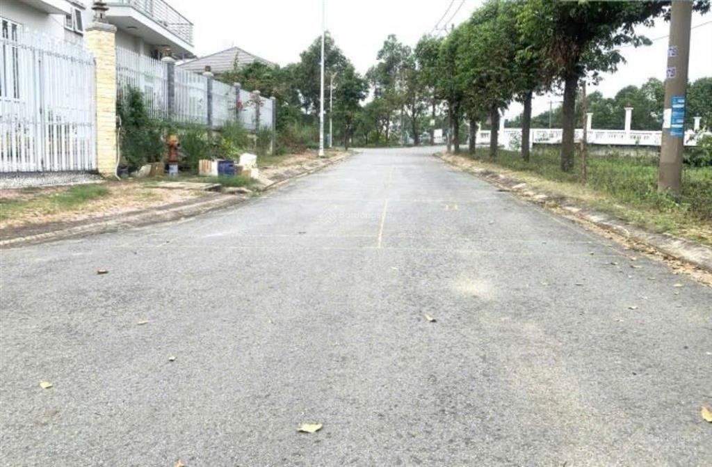Cần bán gấp đất ngay ngã 3 gần ngay ql13 vào trung tâm, cách vạn phúc 3km và chợ đầu mối 5p.