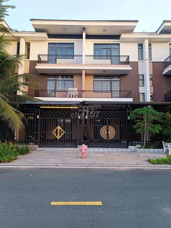Bán gấp nhà phố liền kề vinhomes hóc môn. nhưng giá chỉ bằng 1/5 vinhomes