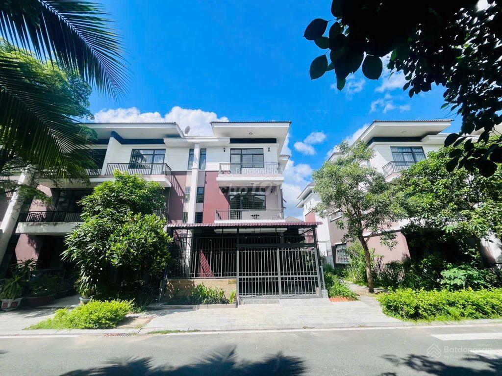 Bán gấp nhà phố liền kề vinhomes hóc môn. nhưng giá chỉ bằng 1/5 vinhomes