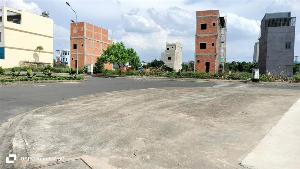 Chủ kẹt tiền giảm 100tr cần ra gấp lô đất nằm ngay kcn nam tân uyên  shr sang tên công chứng ngay