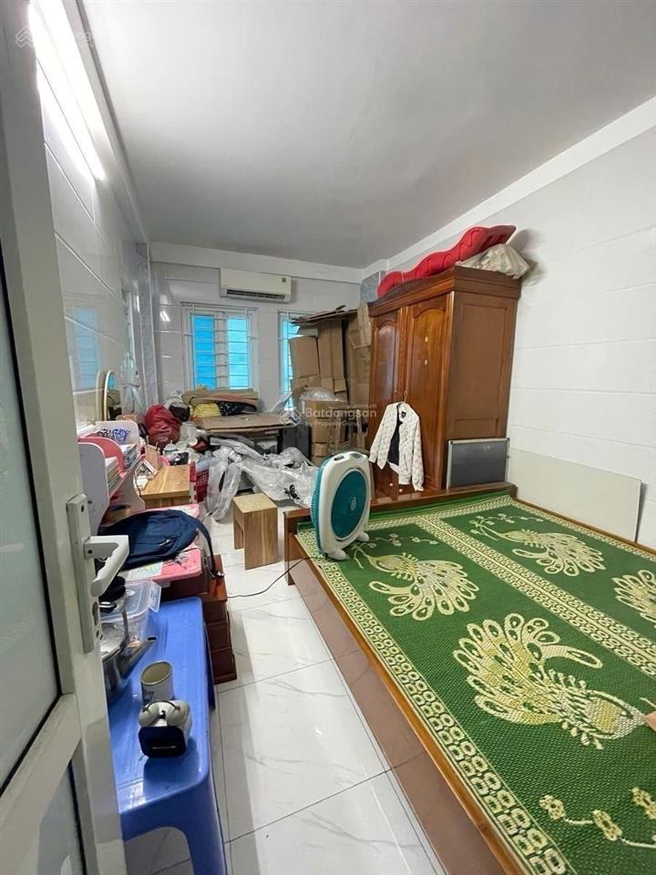 Nhà mặt đường lô gócô tô tránh đang kinh doanh