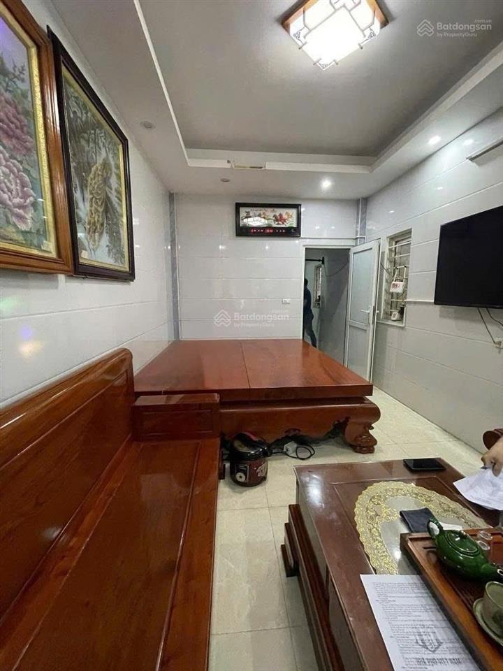 Nhà mặt đường lô gócô tô tránh đang kinh doanh