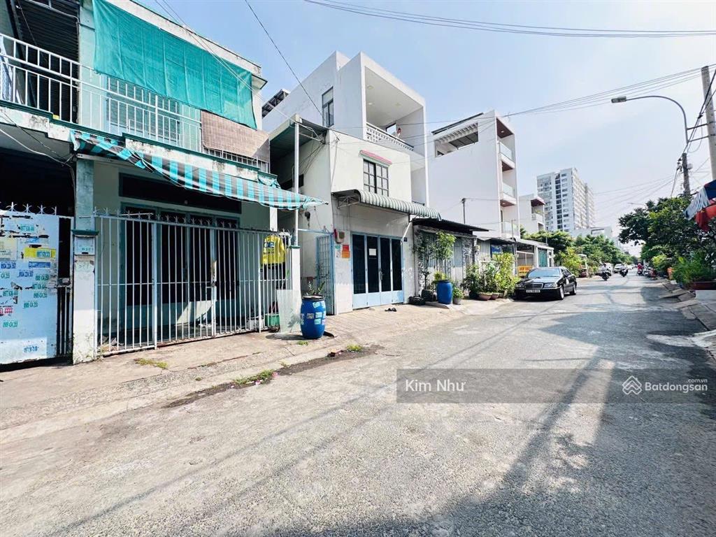 Nhà mặt tiền ngay đào trinh nhất ngang 5.2m cách phạm văn đồng 300m  dt ~ 110m2  vuông vức như a4