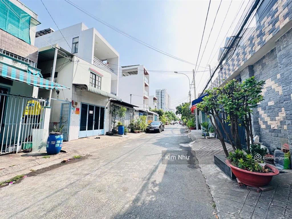 Nhà mặt tiền ngay đào trinh nhất ngang 5.2m cách phạm văn đồng 300m  dt ~ 110m2  vuông vức như a4
