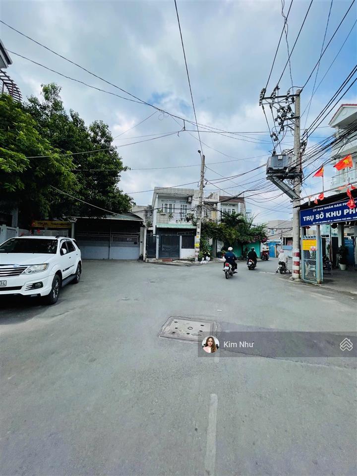 Căn góc 2 mt đường cách dh ngân hàng 200m  ngang 5,5m thoáng  gpxd 4 tầng sthượng  dt 82m2