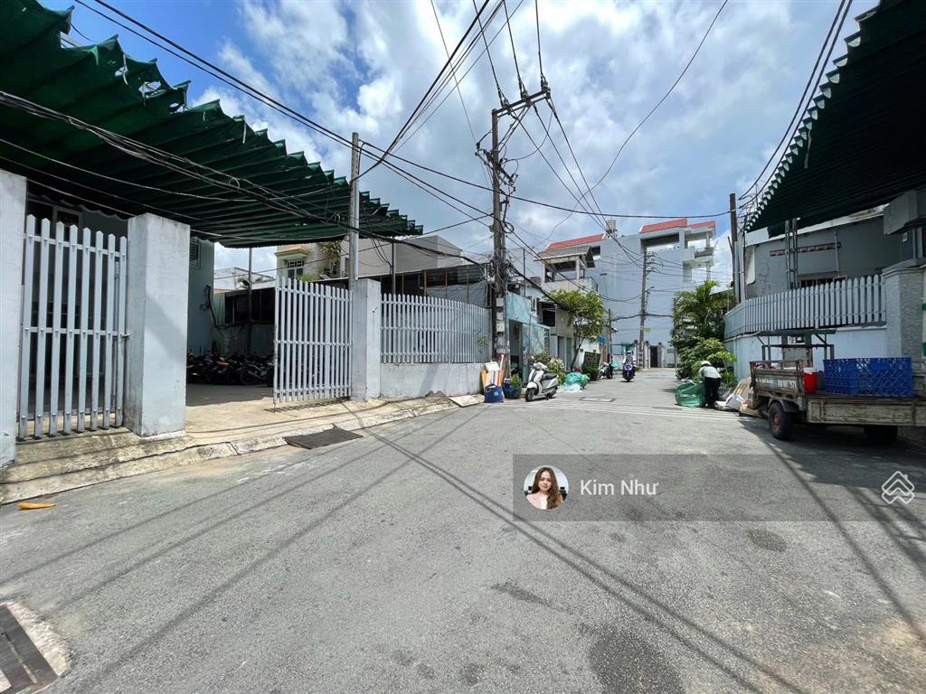 Căn góc 2 mt đường cách dh ngân hàng 200m  ngang 5,5m thoáng  gpxd 4 tầng sthượng  dt 82m2