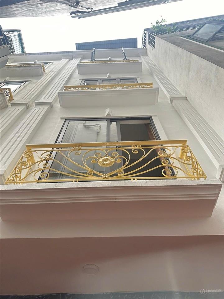 Nhà chính chủ, chỉ hơn 7 tỷ có nhà mới 35m2, ô tô đỗ cửa, dừng đỗ cách 5m, hàng xóm kđt văn khê