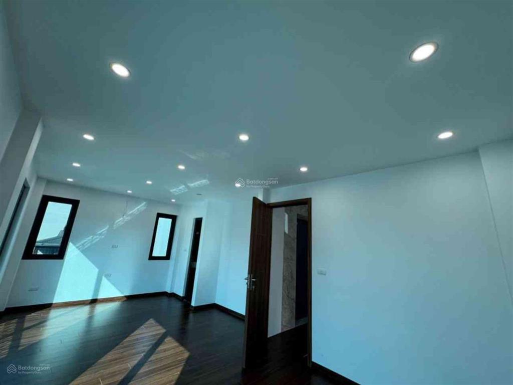 Đại mỗ lô góc  40m  6 tầng  thang máy oto gần nhà  500m ra đường đại mỗ 700m ra aeon hà đông