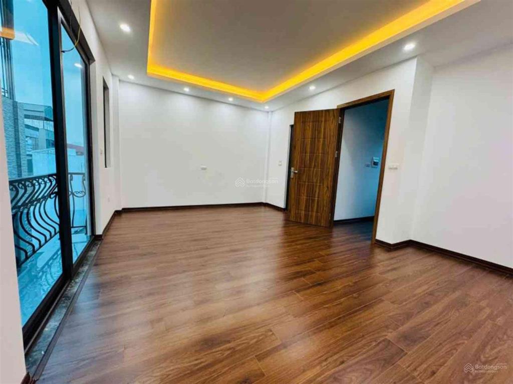 Đại mỗ lô góc  40m  6 tầng  thang máy oto gần nhà  500m ra đường đại mỗ 700m ra aeon hà đông