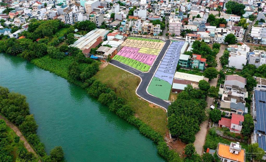 Nền đất sổ riêng ven sông giồng đối diện palm river, dt 80,3m2