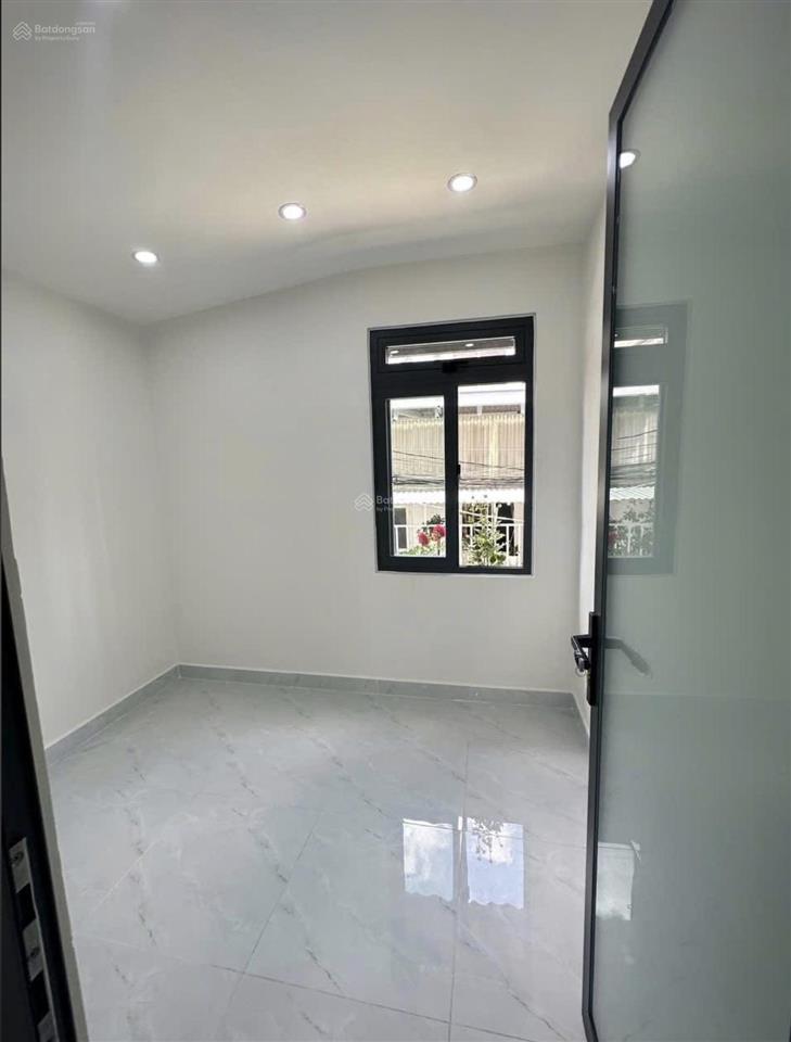 Tôi chính chủ 1tỷ830tr có sổ hồng riêng, đường số 18, xã bình hưng, tphcm về trung tâm q1 15p đi xe