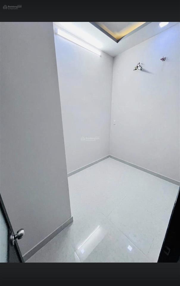 Dượng tư gửi bán nhà,1tỷ130tr có sổ hồng riêng,ở hẽm 1/,đ.trần đại nghĩa,x.tân kiên,h.bình chánh.