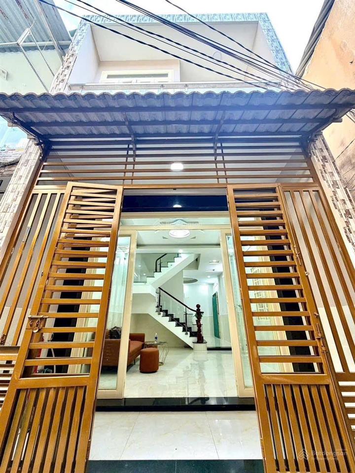 Tôi cần bán nhà để sang nước ngoài định cư giá 1tỷ240tr sổ riêng, giá nhà còn thương lượng thêm.