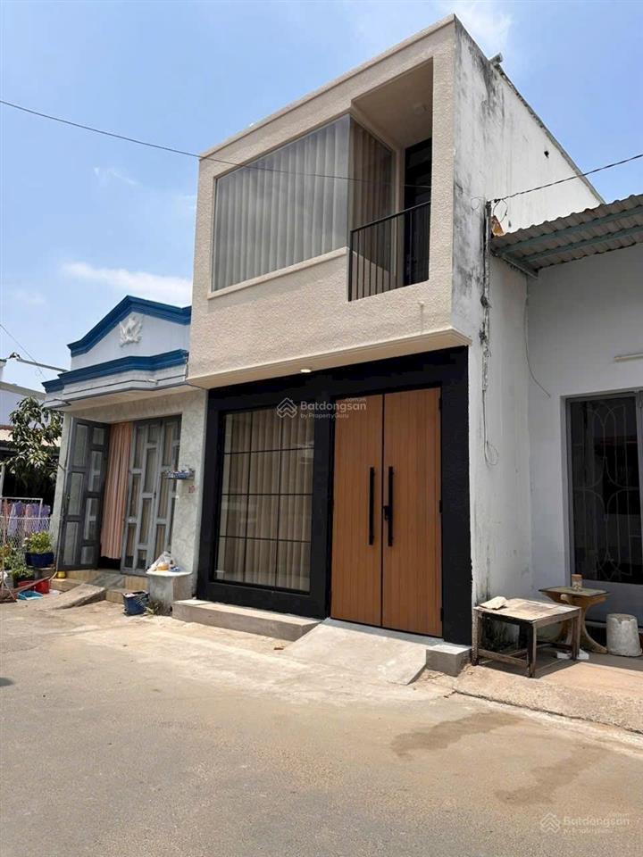 Cô 4 em gửi bán nhà giá 1 tỷ 250 triệu sổ riêng, còn thương lượng, ở gần khu chợ bình chánh, tphcm