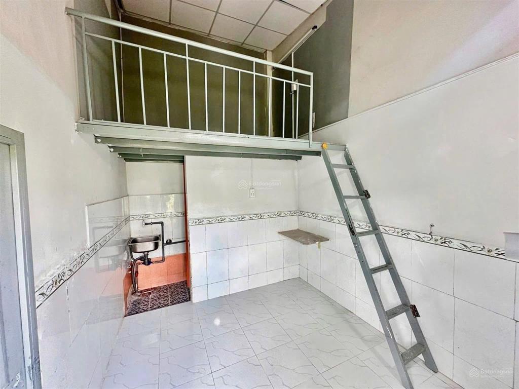 Cần bán dãy trọ 15 phòng, giá 1tỷ480tr số riêng, đang kín khách cho thuê ở gần chợ hưng long