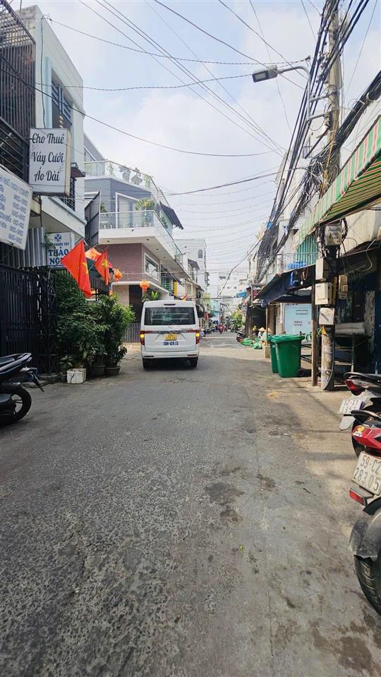Chủ gửi bán căn nhà với giá rẻ 1tỷ200tr sổ riêng, còn thương lượng, hỗ trợ trả góp 46tr/tháng.