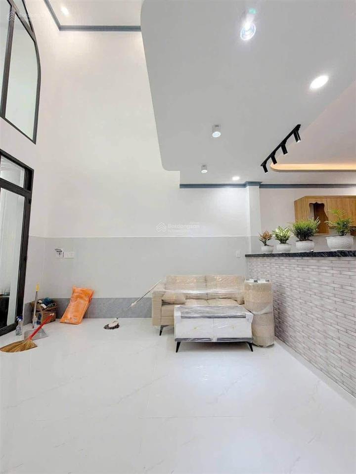 Nhà mới xây chủ gửi bán giá 1tỷ950tr,sổ riêng, còn thương lượng,hoàn công đầy đủ, tân kiên  tphcm