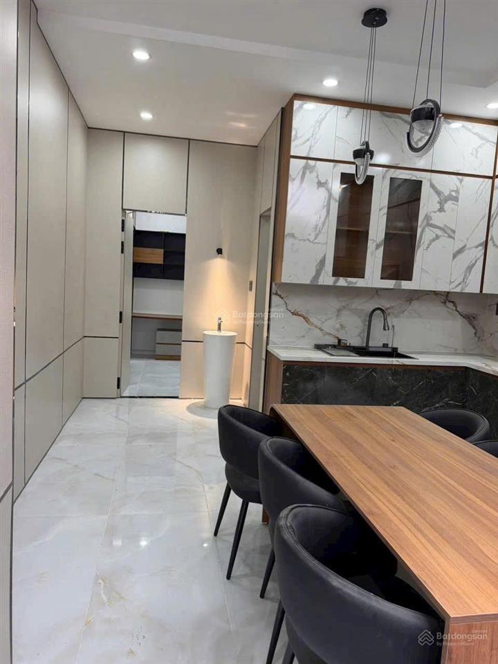 Cậu 7 nhờ bán giúp căn nhà giá 1tỷ260tr, sổ hồng riêng, giá còn thương lượng,gần chợ bờ ngựa, tphcm