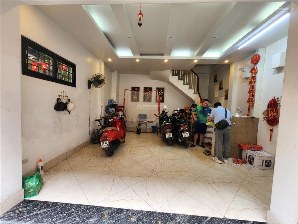 Bác cả nhà e nhờ bán giúp căn nhà lô góc, kinh doanh nhà đẹp long lanh, ô tô tránh