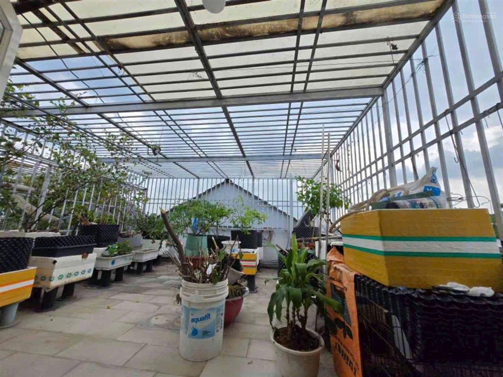 Gần 7 tỷ giờ chỉ còn 5.95tỷ. nhà 3 tầng btct + sân thượng hẻm xe hơi  ngay chợ hiệp bình.
