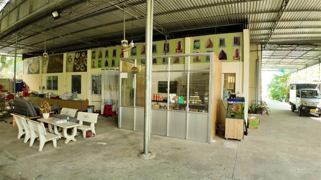 Tổ hợp cây xăng và khu đất 2340,1 m2 tại bến tre