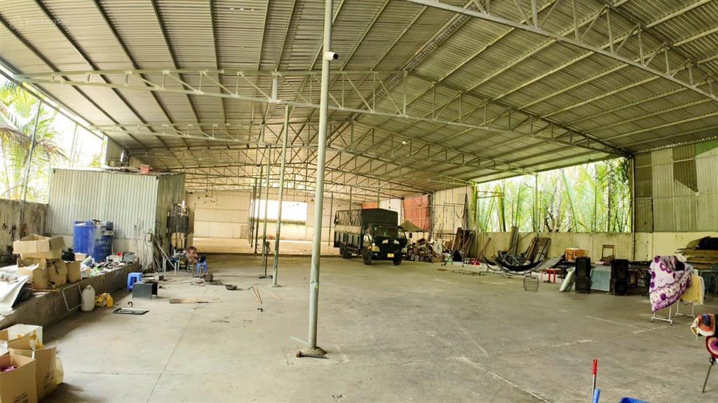 Tổ hợp cây xăng và khu đất 2340,1 m2 tại bến tre