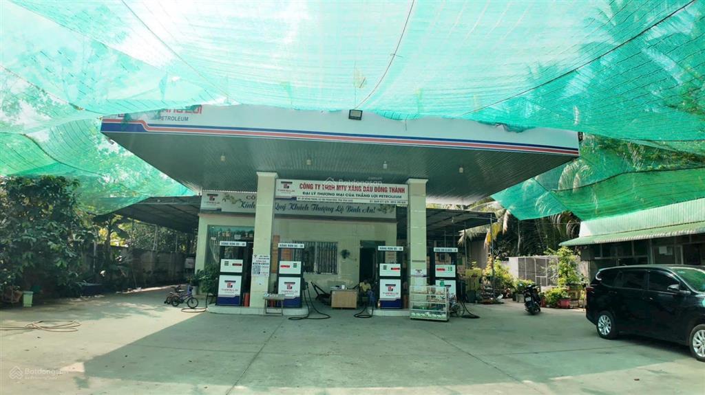 Tổ hợp cây xăng và khu đất 2340,1 m2 tại bến tre