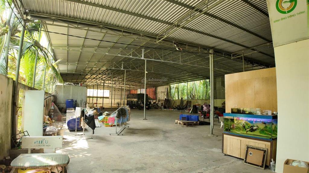 Tổ hợp cây xăng và khu đất 2340,1 m2 tại bến tre