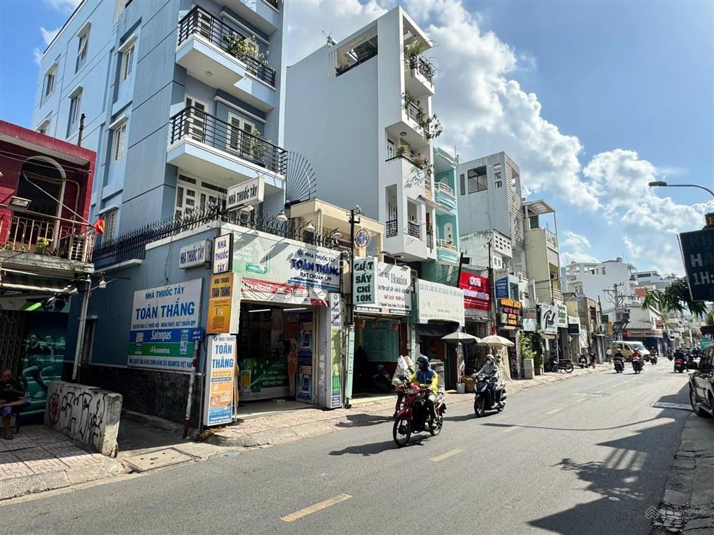 Nhà phố mặt tiền cao cấp cần bán gấp  trung tâm quận phú nhuận, thuận tiện kinh doanh các mặt hàng
