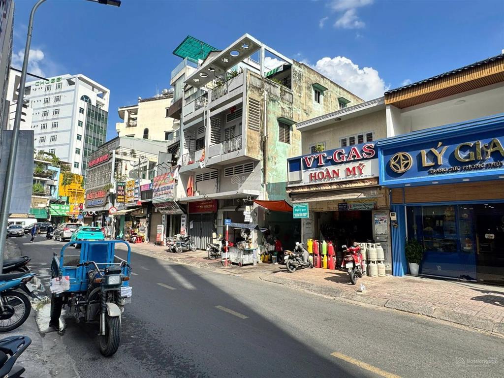 Nhà phố mặt tiền cao cấp cần bán gấp  trung tâm quận phú nhuận, thuận tiện kinh doanh các mặt hàng