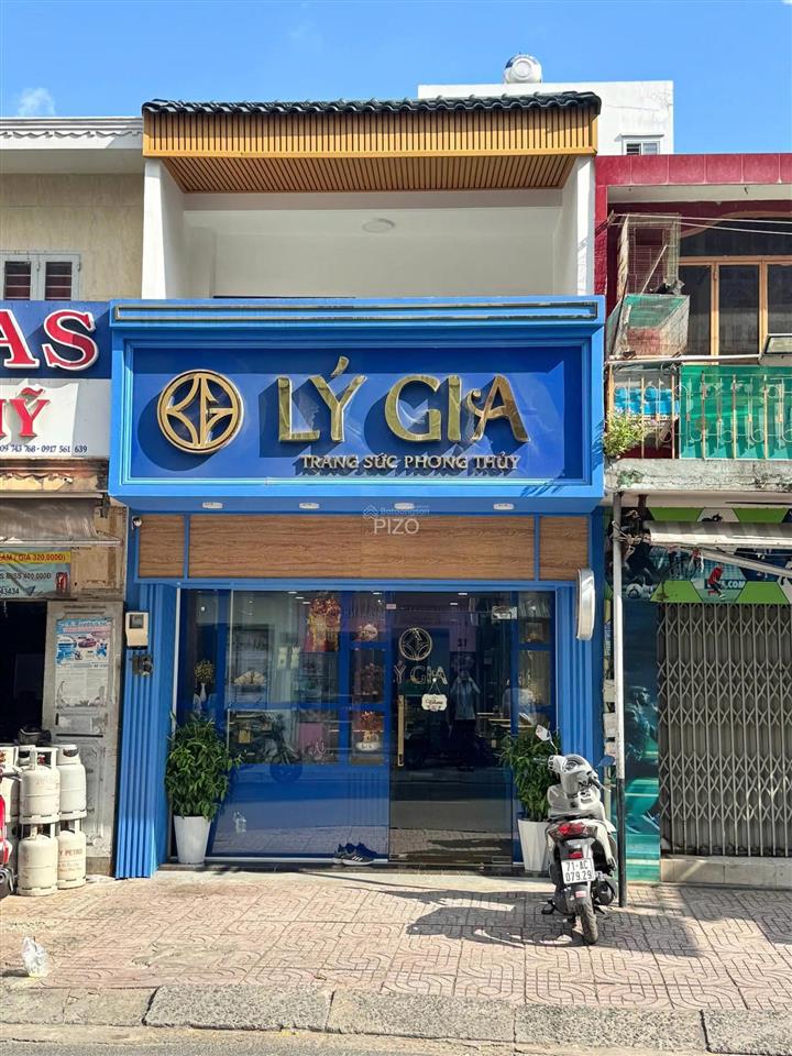 Nhà phố mặt tiền cao cấp cần bán gấp  trung tâm quận phú nhuận, thuận tiện kinh doanh các mặt hàng