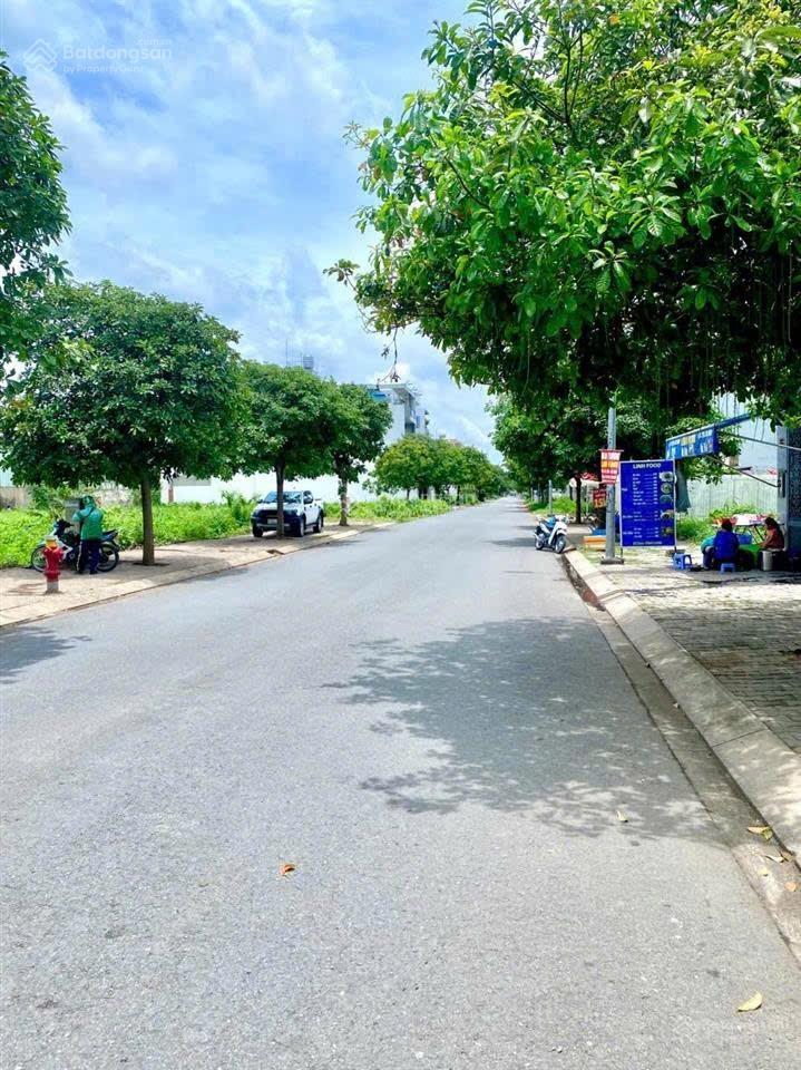 Chủ cần tiền bán gấp lô 95m2. ngay kdc hoàng phan thái, gần chợ bình chánh, sổ hồng 3 tỷ