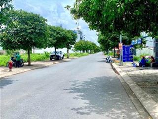 Chủ cần tiền bán gấp lô 80m2 ngay kdc hoàng phan thái, gần chợ bình chánh, sát ql1a, giá 2tỷ2