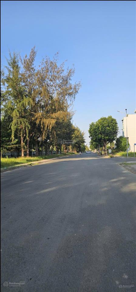 Chủ cần tiền bán gấp lô 95m2. ngay kdc hoàng phan thái, gần chợ bình chánh, sổ hồng 3 tỷ