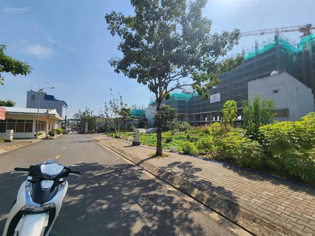 Chủ cần bán gấp lô đất đối diện shingmark mtđ ql51 dân cư đông đúc ngay kcn, trường đh