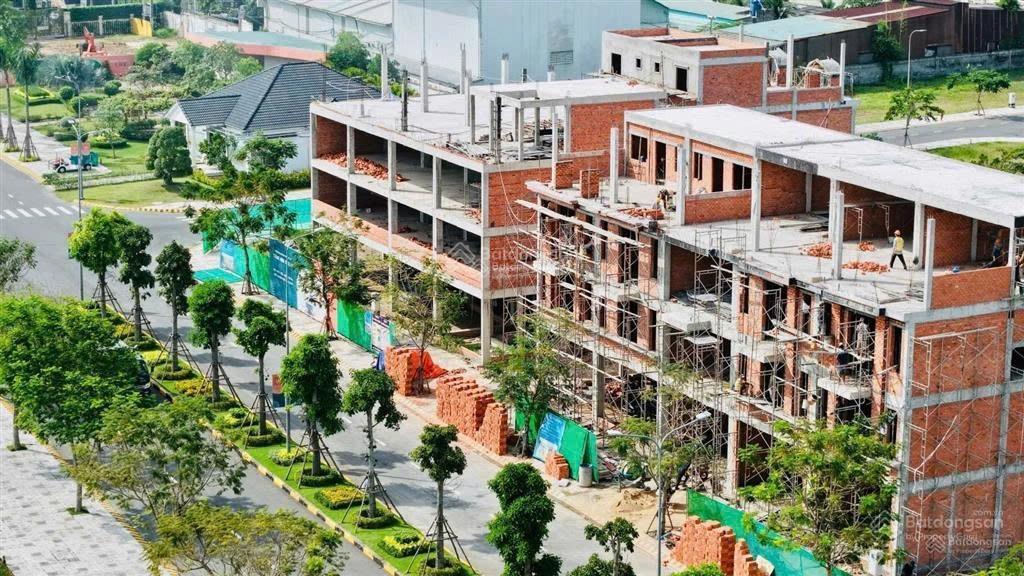 Hiếm có 1 lô ngay the solia 90m2, giá 1,65 tỷ đường tl830, gần ngay các cụm kcn, sổ riêng từng nền