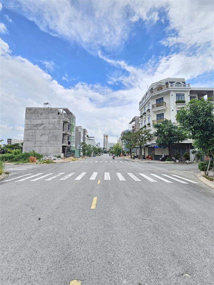 Giảm 300 triệu, lô 104m2 ngay kdc phú hồng thịnh 10, mt đường ql1k chỉ 3tỷ5 tl, sổ riêng từng nền