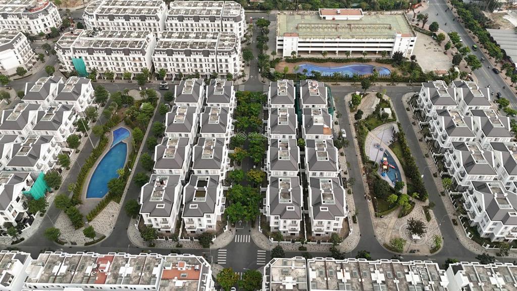 Bán bt siêu vip view bể bơi, sổ đỏ sẵn, 222.8m2, 60 tỷ, eurowindow twin parks