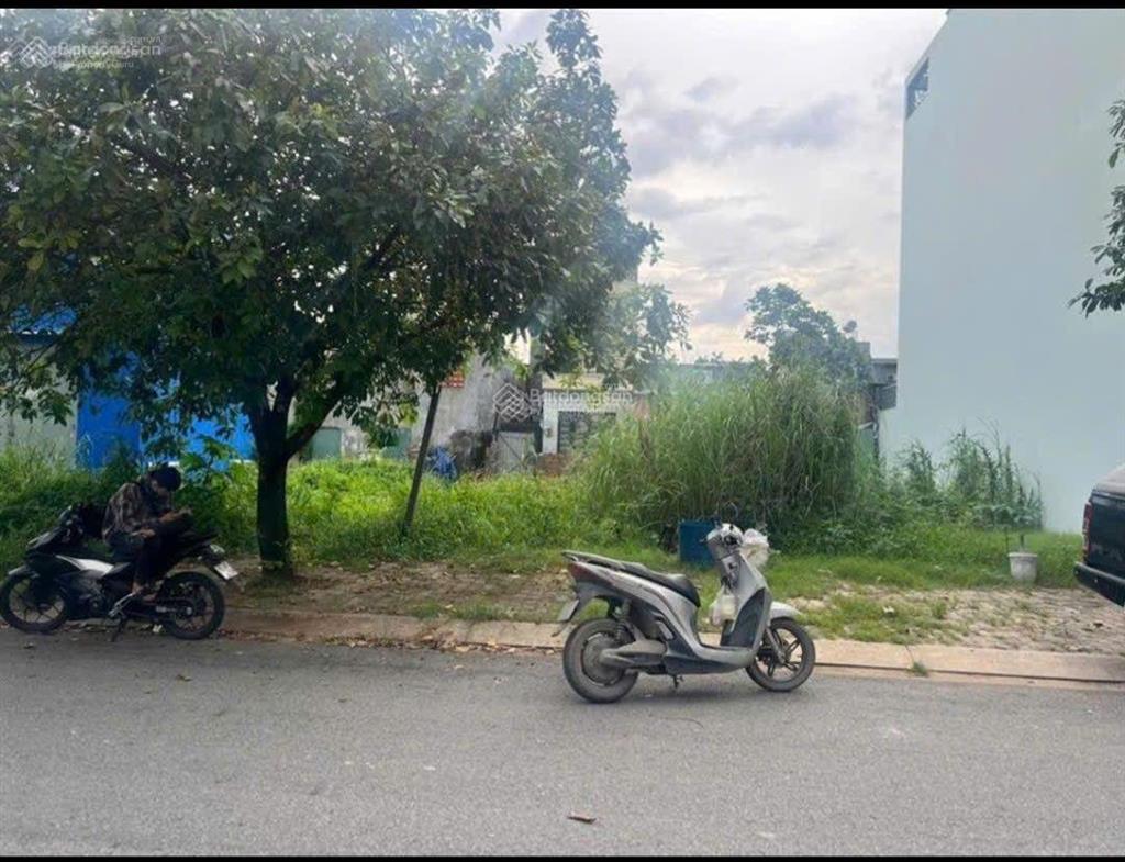 Chủ cần bán gấp lô 95m2 ngay kdc phạm văn hai giáp đường tl10 dân cư đông kinh doanh tốt. giá 3tỷ2
