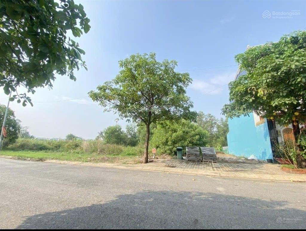 1 lô duy nhất 95m2 ngay tthc bình chánh  kế kcn tân tạo dân cư đông đúc giá 2tỷ9