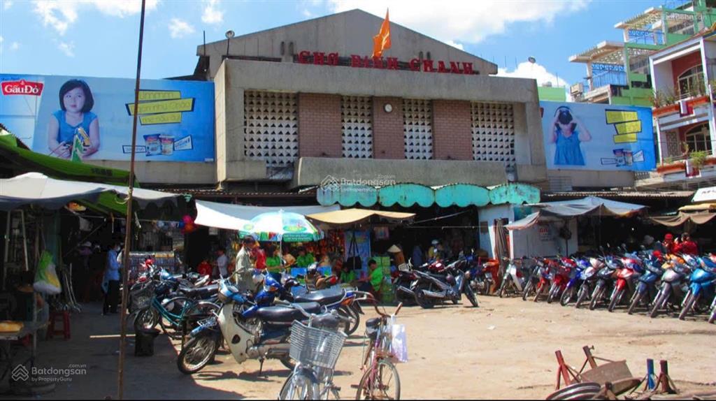 Chủ cần tiền bán gấp lô đất ở khu dân cư 68 90m2  mặt tiền đường hoàng phan thái giá 2tỷ4  shr