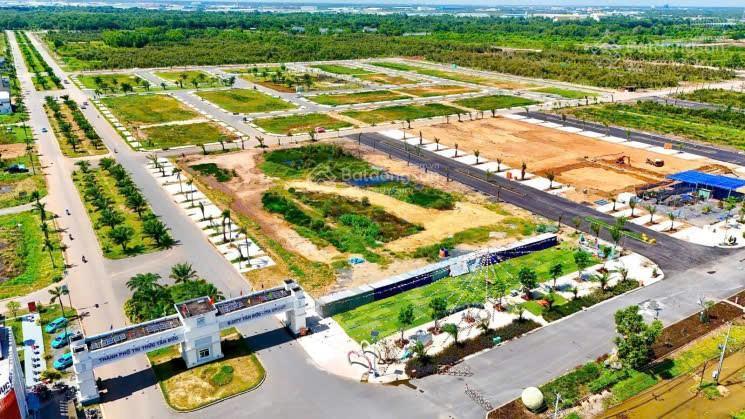 Chủ cần tiền bán gấp nền đất ở khu đô thị e city 90m2 giá 1,6tỷ ngay mặt tiền dt830 và dt834shr.