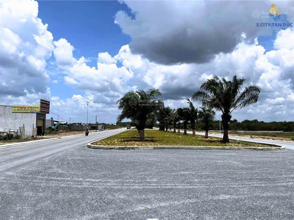 Chủ cần tiền bán gấp nền đất ở khu đô thị e city 90m2 giá 1,6tỷ ngay mặt tiền dt830 và dt834shr.