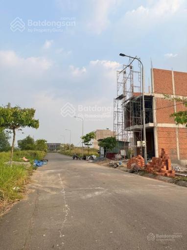 Chủ cần tiền bán gấp lô đất ở khu đô thị đông bình dương 90m2 giá 1 tỷ 4, nằm mặt tiền đường ntmk.
