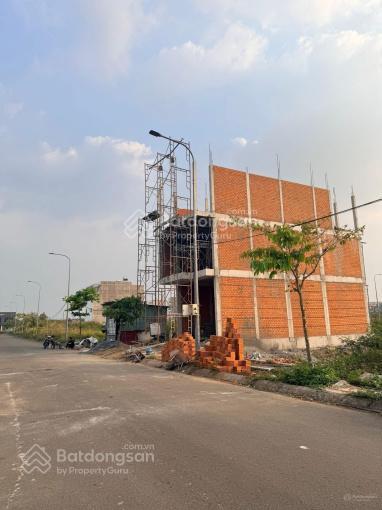 Chủ cần tiền bán gấp lô đất ở khu đô thị đông bình dương 90m2 giá 1 tỷ 4, nằm mặt tiền đường ntmk.