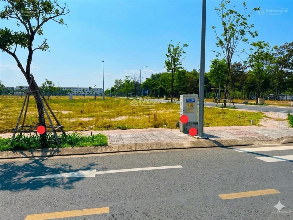 Chủ kẹt tiền cần bán gấp lô đất ở stc long thành cách sân bay 2,5km diện tích 100m2  giá 2,5tỷ.