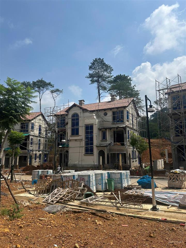 Bán cắt lỗ căn biệt thự song lập 211m2, xây 3 tầng phân khu valley park, giá tốt nhất thị trường !