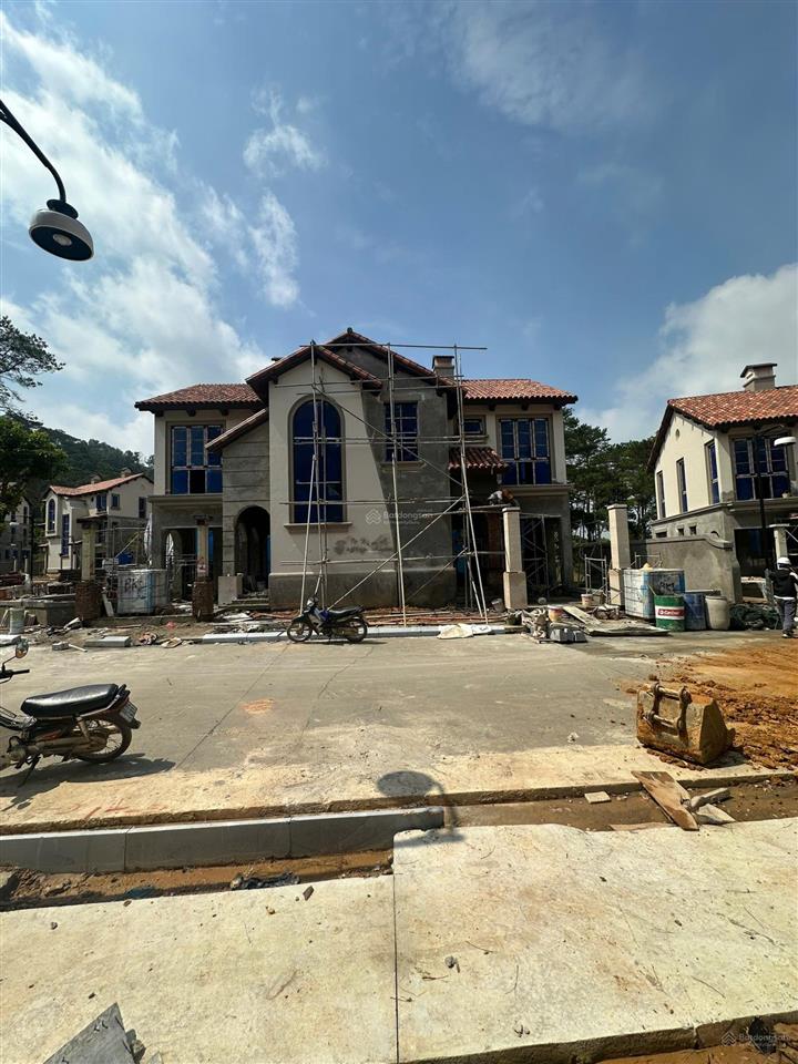 Bán cắt lỗ căn biệt thự song lập 211m2, xây 3 tầng phân khu valley park, giá tốt nhất thị trường !
