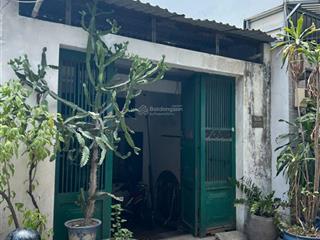Nhà cấp 4, hẻm xe hơi tận cửa, ngang 4 x 23m, nở hậu, cần bán gấp.