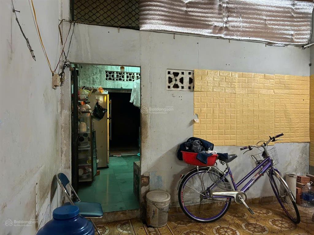 Nhà cấp 4, hẻm xe hơi tận cửa, ngang 4 x 23m, nở hậu, cần bán gấp.